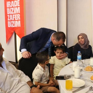 15 Temmuz Vesilesiyle Aziz Şehitlerimizin Kıymetli Aileleri ve Kahraman Gazilerimizle Yemekte Buluştuk - fotoğraf 10