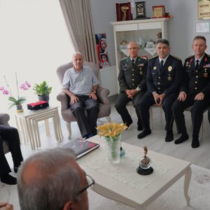 15 Temmuz Şehidimiz Özel Harekât Polisi Murat Ellik’in Kıymetli Ailesini Ziyaret Ettik. - fotoğraf 2