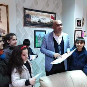 Bugün karnelerini alan çocuklarım bana dünyanın en büyük hediyesini verdiler mutluluğun tanımı burda saklı         - fotoğraf 4