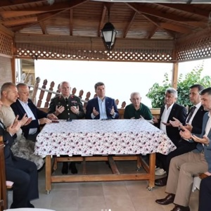 Demokrasi Şehidimiz Ahmet ÖZSOY'un Kıymetli Ailesi Ziyaret Edildi - fotoğraf 3