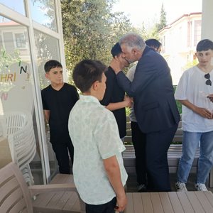 İl Müdürümüz Emre Çalğan, Çocuk Evleri Sitemizde Gençlerimizle Bayramlaştı - fotoğraf 2