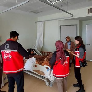 Fırtınadan Etkilenen Yaralı Vatandaşlarımıza Hastane Ziyareti - fotoğraf 1
