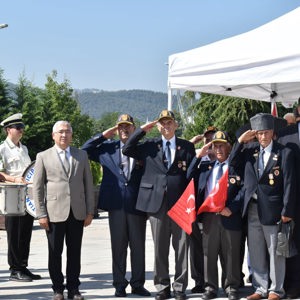 Kıbrıs Barış Harekâtı'nın 52. Yıl Dönümü Bursa'da Törenle Anıldı - fotoğraf 2