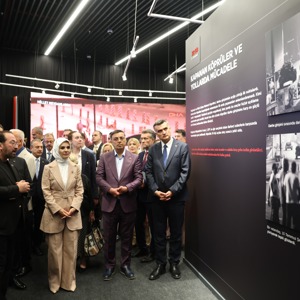 Bakanımız Göktaş, Vakıfbank'ın "İrade Bizim Zafer Bizim Sergisi"ne katıldı - fotoğraf 4