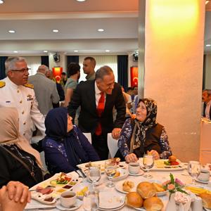 15 Temmuz Demokrasi ve Millî Birlik Günü'nde Şehit Yakınları ve Gazilerimiz Onuruna Kahvaltı Programı Düzenlendi - fotoğraf 7