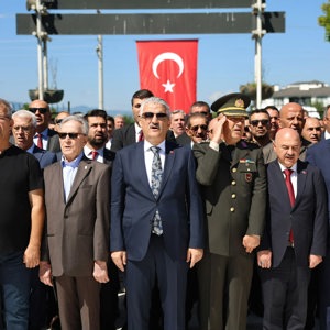15 Temmuz Demokrasi ve Millî Birlik Günü kapsamında Düzce Şehitliği Ziyaret Edildi. - fotoğraf 2
