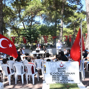 Vefa Engel Tanımaz" Programı Kapsamında Uncalı Şehitliği'nde Hatim Duası Gerçekleştirildi - fotoğraf 2