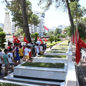 Vefa Engel Tanımaz" Programı Kapsamında Uncalı Şehitliği'nde Hatim Duası Gerçekleştirildi - fotoğraf 9