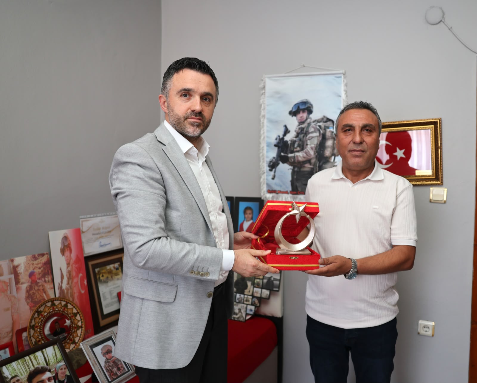  İl Müdürümüz Sn. Ömer Turan, Şehit Sergen Güçlüer’in Şehadet Yıl Dönümünde Kıymetli Ailesini Ziyaret Etti