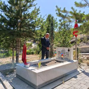 İl Müdürümüzden Aziz Şehidimiz Harekat Polisi Abdul Vahid TANIŞ'ın Kabrine Ziyaret - fotoğraf 1