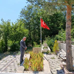 İl Müdürümüzden Aziz Şehidimiz Jandarma Er Numan YAKUT'un Kabrine Ziyaret - fotoğraf 1
