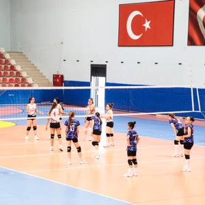 Voleybol Şenliği Dostluk ve Centilmenlik İçerisinde Tamamlandı - fotoğraf 1