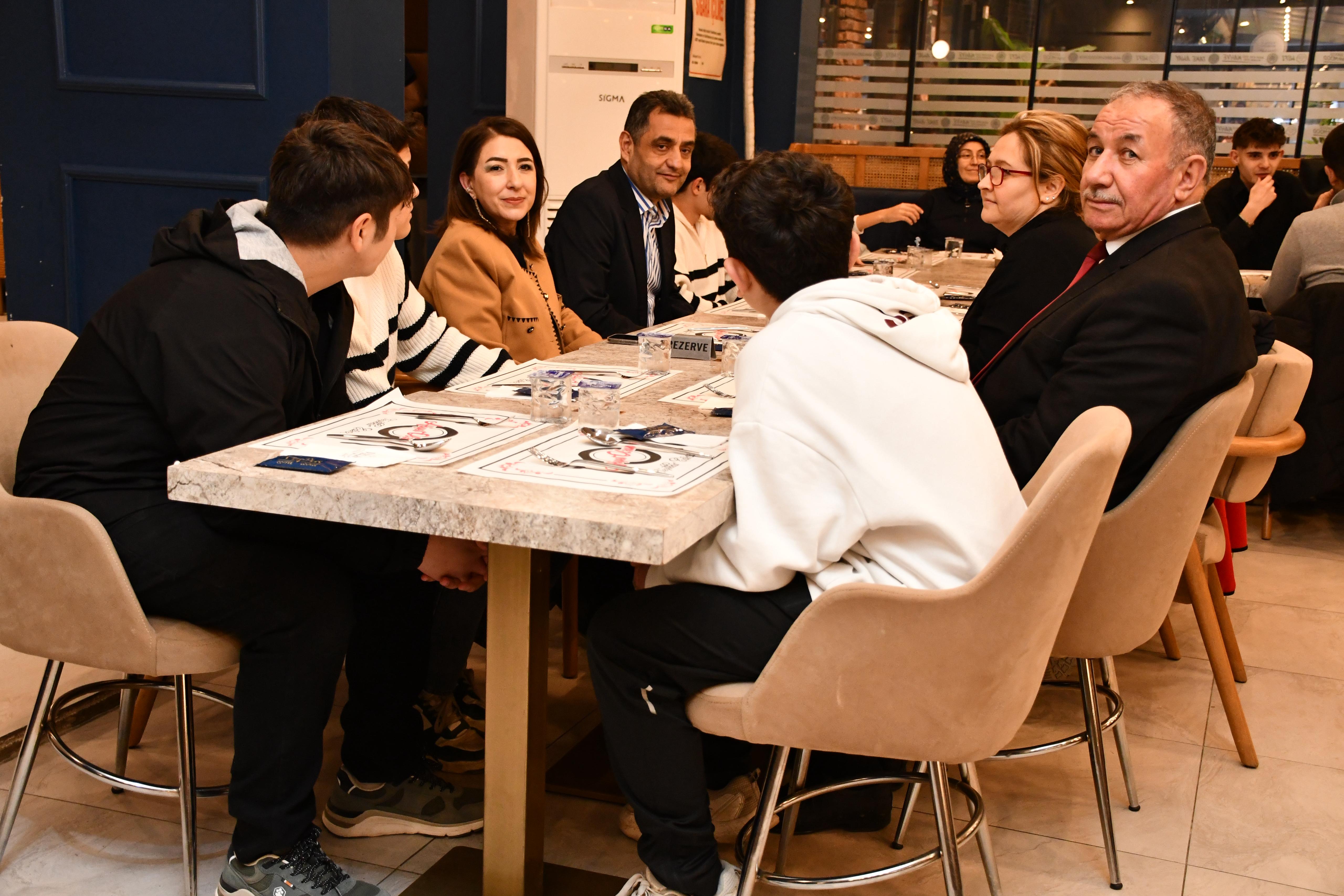 Kuruluşlarımızda kalan çocuklarımız için düzenlenen iftar programında bir araya gelindi.