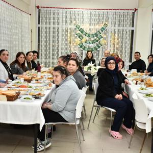 İl Müdürümüz Sayın Çiğdem AÇIKYILDIZ KAZEL, Engelsiz Yaşam Bakım Rehabilitasyon ve Aile Danışma Merkezi Müdürlüğümüzden hizmet alan özel gereksinimli bireylerimizle sahur programında bir araya geldi. - fotoğraf 1