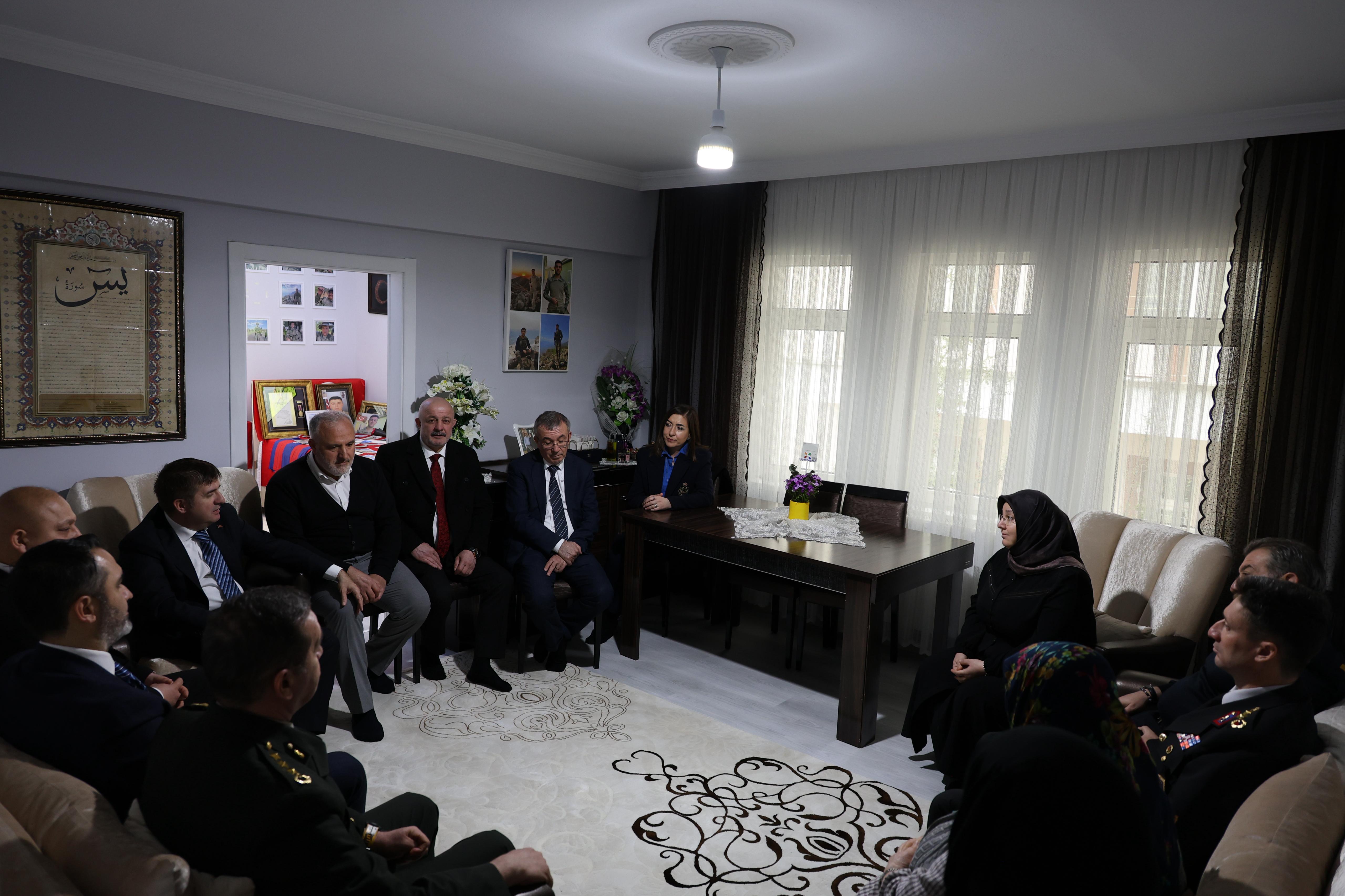 Ramazan Bayramı dolayısıyla Şehit Piyade Sözleşmeli Er Semih YILMAZ’ın kıymetli ailesi ziyaret edilerek bayramları tebrik edildi.