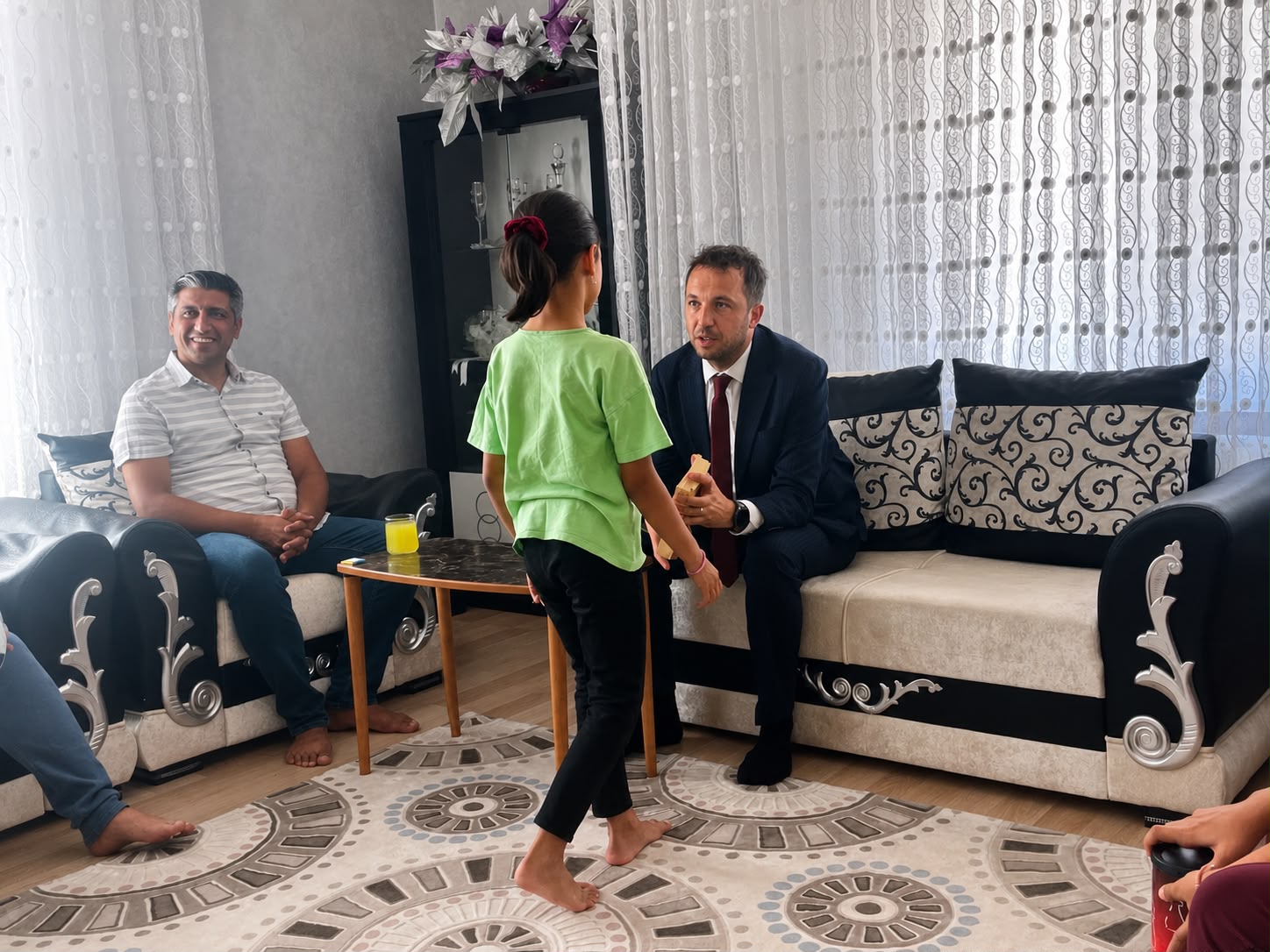 İl Müdürü Çetin Tutaş’tan Dördüncü Çocuk Heyecanı Yaşayan Aileye Ziyaret