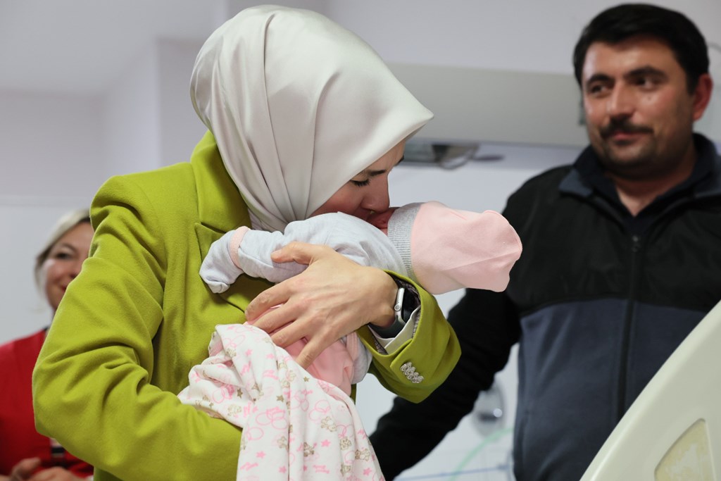Mayıs ayı doğum yardımı ödemeleri Kurban Bayramı öncesi hesaplara yatırıldı