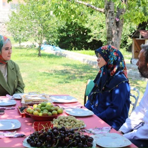 Koruyucu Aile Projesi kapsamında, Üzümlü ilçemizde koruyucu aile olan Beşiktaş ailesini evlerinde ziyaret ettiler. - fotoğraf 2