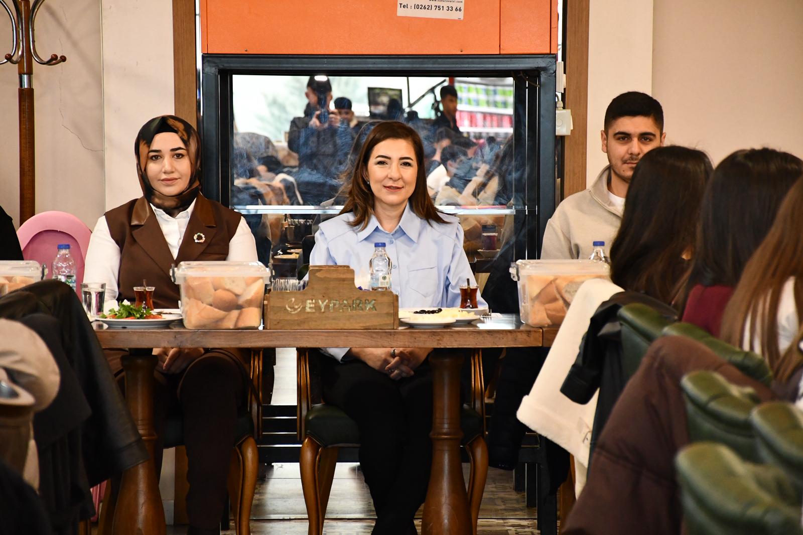 İl Müdürümüz Sayın Çiğdem AÇIKYILDIZ KAZEL, Ramazan Bayramı’nda çocuklarımızla kahvaltıda bir araya geldi.