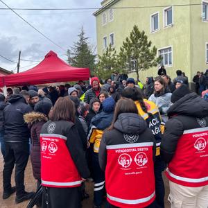 Kahraman Şehidimiz Polis Memuru Serkan ÜNAL, dualar ve gözyaşları eşliğinde köy mezarlığındaki aile kabristanına defnedildi. - fotoğraf 2