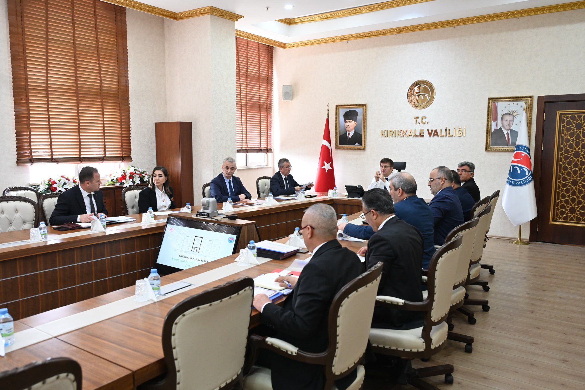 Valimiz Sayın H. Engin SARIİBRAHİM başkanlığında, il genelinde yürütülen çalışmaların ele alındığı “Proje Değerlendirme Toplantısı” gerçekleştirildi.