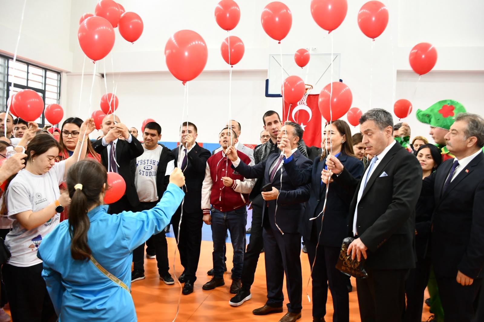 2 Nisan Otizm Farkındalık Günü kapsamında, kapsamlı bir farkındalık programı gerçekleştirildi.