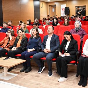 Bakanlığımız tarafından, Müdürlüğümüz ve bağlı kuruluşlarımızda görev yapan meslek elemanlarımıza yönelik “Sosyal Risk Haritaları”, “Aile Rehberi” ve “Çocuklar Güvende” sistemi hakkında eğitim gerçekleştirildi. - fotoğraf 1