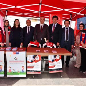 Turizm Haftası etkinlikleri kapsamında ilimizde kurulan stantlar ziyaret edildi. - fotoğraf 2