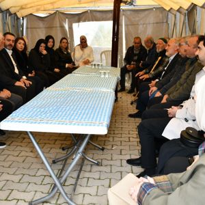 Şehit Yakınları ve Gaziler Genel Müdürümüz Sayın Muharrem KURT, İl Müdürümüz Sayın Çiğdem AÇIKYILDIZ KAZEL ile birlikte, kahraman şehidimiz J.Uzm.Çvş. Uğur ŞAHİN’in vefat eden annesi Karkız ŞAHİN için taziye ziyaretinde bulundu. - fotoğraf 2