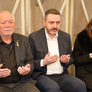 Şehit Yakınları ve Gaziler Genel Müdürümüz Sayın Muharrem KURT, İl Müdürümüz Sayın Çiğdem AÇIKYILDIZ KAZEL ile birlikte, kahraman şehidimiz J.Uzm.Çvş. Uğur ŞAHİN’in vefat eden annesi Karkız ŞAHİN için taziye ziyaretinde bulundu. - fotoğraf 1