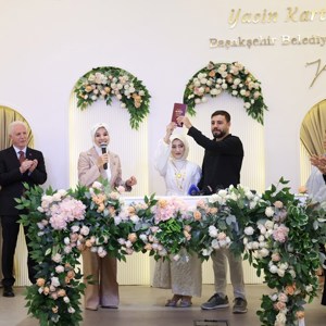 Bakanımız Göktaş, Aile ve Gençlik Fonu'nun 100 bininci çiftinin nikah şahidi oldu - fotoğraf 3