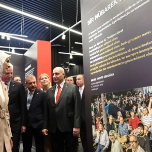 Bakanımız Göktaş, Vakıfbank'ın "İrade Bizim Zafer Bizim Sergisi"ne katıldı - fotoğraf 1