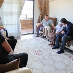 103 Yaşındaki Hadice Teyze'nin Hanesine Anlamlı Ziyaret - fotoğraf 1