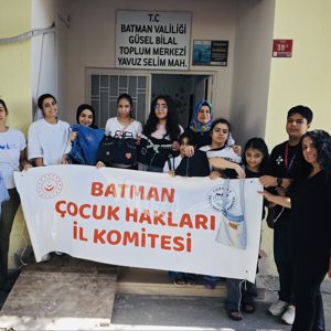 Minik Ellerden Buyuk Donusum: Eski Tisort ve Kotlar Simdi Birer Canta - fotoğraf 3