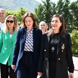 Anneler Günü münasebetiyle Özel Bozdemir Bakım Merkezinde gerçekleştirdiğimiz programda şehit annelerimiz ve kadın mahalle muhtarlarımızla bir araya gelindi. - fotoğraf 4