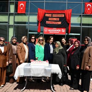 Anneler Günü münasebetiyle Özel Bozdemir Bakım Merkezinde gerçekleştirdiğimiz programda şehit annelerimiz ve kadın mahalle muhtarlarımızla bir araya gelindi. - fotoğraf 2