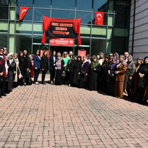 Anneler Günü münasebetiyle Özel Bozdemir Bakım Merkezinde gerçekleştirdiğimiz programda şehit annelerimiz ve kadın mahalle muhtarlarımızla bir araya gelindi. - fotoğraf 1