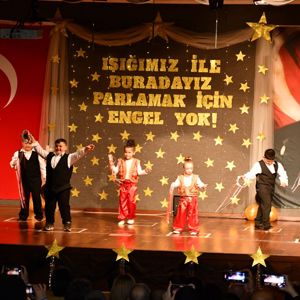 10-16 Mayıs Engelliler Haftası kapsamında, İl Milli Eğitim Müdürlüğü tarafından anlamlı bir program gerçekleştirildi. - fotoğraf 3