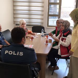 MOBİL SOSYAL HİZMET ARACIMIZDAN FETHİ SEKİN ŞEHİR HASTANESİ VE SİVRİCE'DE BİLGİLENDİRME ÇALIŞMASI - fotoğraf 5