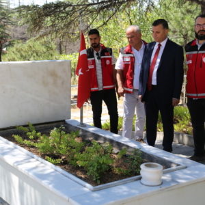 İl Müdürümüz Abdurrahman Bilgiç Şehitliği Ziyaret Etti - fotoğraf 5