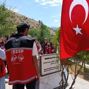 Psikososyal Destek Ekibimizden Şehit Öğretmen Necmettin YILMAZ'a Anlamlı Ziyaret - fotoğraf 2