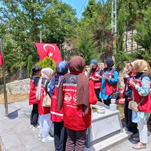 Psikososyal Destek Ekibimizden Şehit Öğretmen Necmettin YILMAZ'a Anlamlı Ziyaret - fotoğraf 1