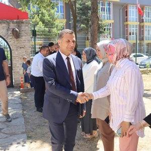 Kırşehir Aile ve Sosyal Hizmetler İl Müdürü olarak görevlendirilen İl Müdürümüz Sayın Abdurrahman Bilgiç Hasan Doğan Çocuk Evleri Sitesi Müdürlüğümüzü Ziyaret Ederek Çalışma Arkadaşlarımız ve Devletimizin Himayesi Altında Bulunan Evlatlarımızla Vedalaştı - fotoğraf 2