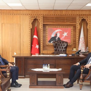 Kırşehir Aile ve Sosyal Hizmetler İl Müdürü Olarak Görevlendirilen İl Müdürümüz Abdurrahman Bilgiç Safranbolu Kaymakamı Sayın Hayrettin Baskını Makamında Ziyaret Etti - fotoğraf 1