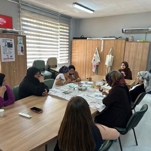 Psikolog Sanem YILDIZ Tarafından Aile ve Sosyal Hizmetler Bakanlığımızın Sunduğu Hizmetlerin Tanıtımına İlişkin Bilgilendirme Eğitimi Gerçekleştirildi - fotoğraf 1