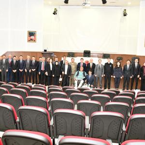 16 Mayıs Ulusal Erişilebilirlik Günü kapsamında düzenlenen program, Valimiz Sayın H.Engin SARIİBRAHİM, il protokolü, kamu kurum kuruluş ve STK temsilcilerinin katılımıyla gerçekleştirildi. - fotoğraf 4