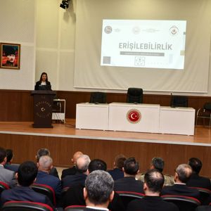 16 Mayıs Ulusal Erişilebilirlik Günü kapsamında düzenlenen program, Valimiz Sayın H.Engin SARIİBRAHİM, il protokolü, kamu kurum kuruluş ve STK temsilcilerinin katılımıyla gerçekleştirildi. - fotoğraf 3