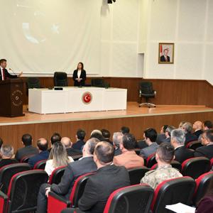 16 Mayıs Ulusal Erişilebilirlik Günü kapsamında düzenlenen program, Valimiz Sayın H.Engin SARIİBRAHİM, il protokolü, kamu kurum kuruluş ve STK temsilcilerinin katılımıyla gerçekleştirildi. - fotoğraf 1