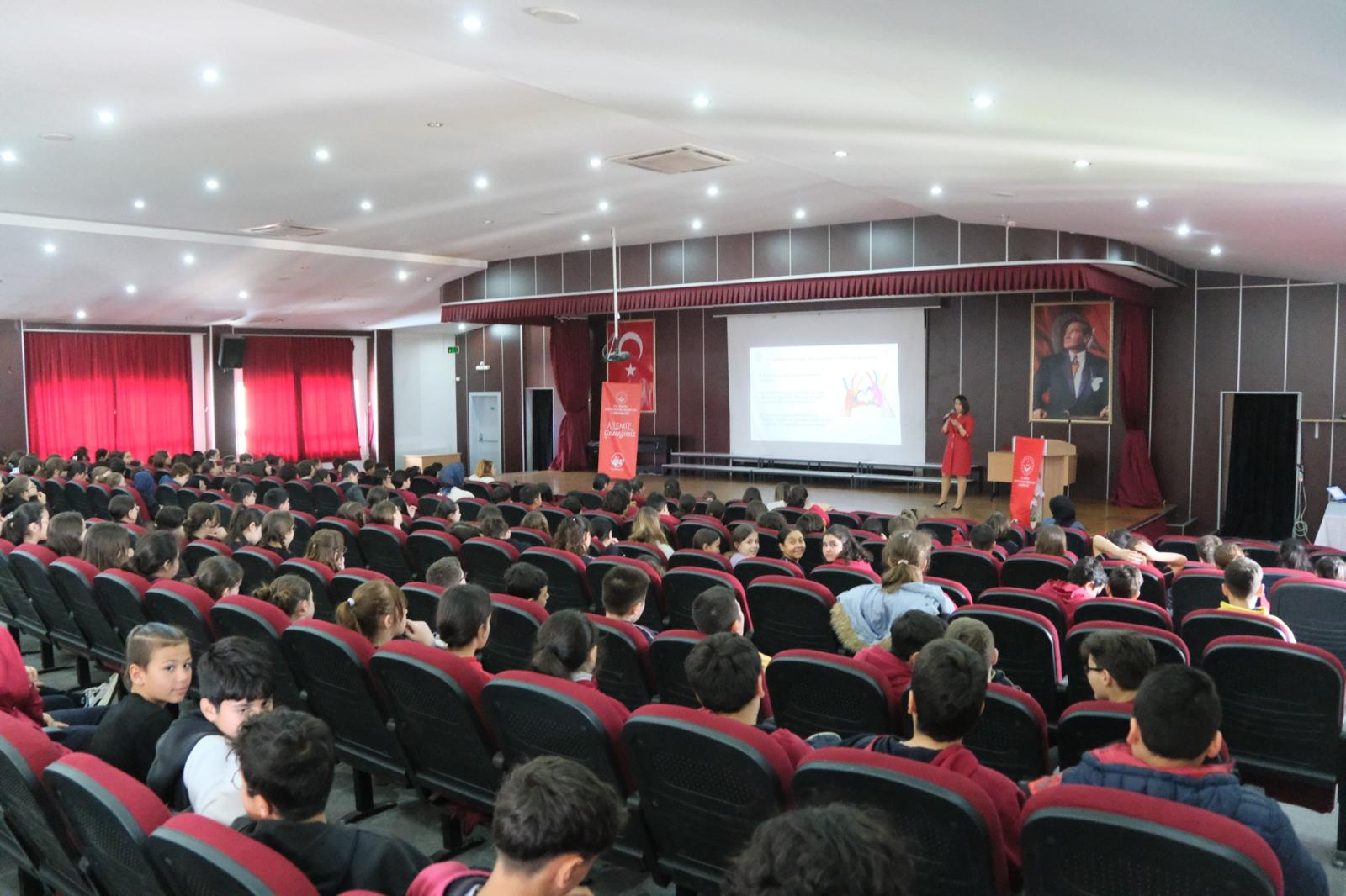 Otizm Farkındalık Günü Kapsamında Öğrencilere Yönelik Eğitim Gerçekleştirildi