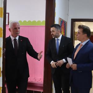 İstanbul Valimiz Sn. Davut Gül, İl Müdürümüz Sayın Ömer Turan’ın da Eşlik Ettiği Ziyarette Kasımpaşa Oya Kayacık Çocuk Evleri Sitesi’nde Çocuklarımızla Bir Araya Geldi - fotoğraf 1